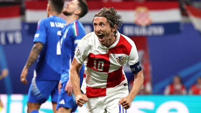 字母哥扬尼 字母哥扬尼