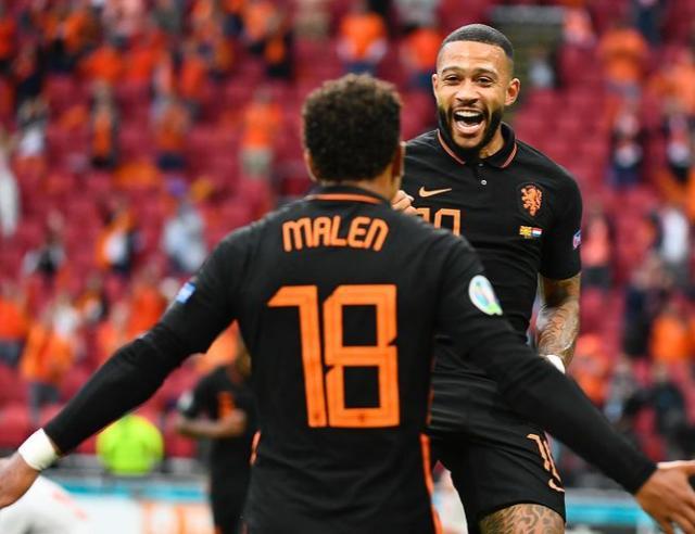 崭露头角的 崭露头角的