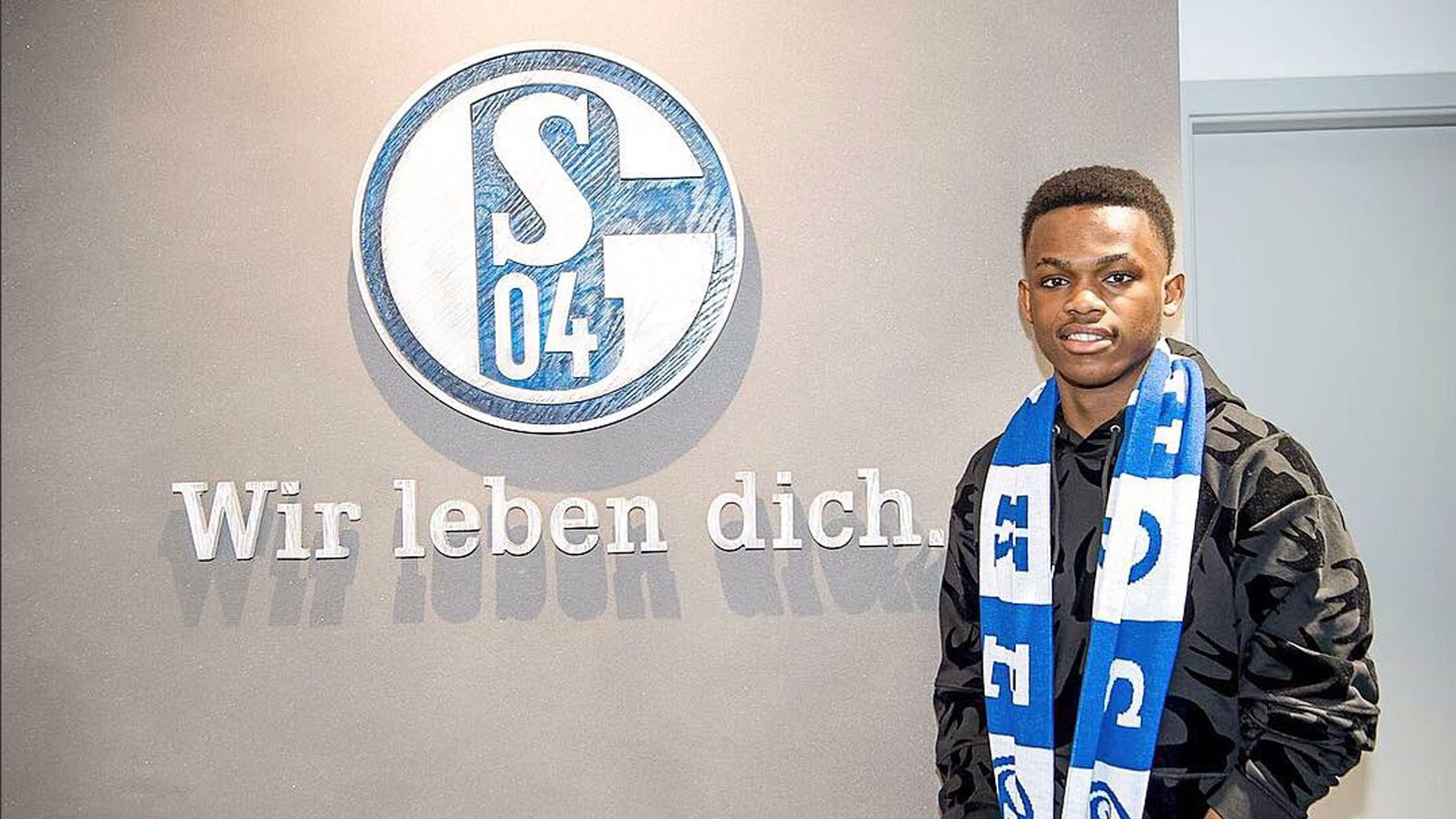 崭露头角的 崭露头角的