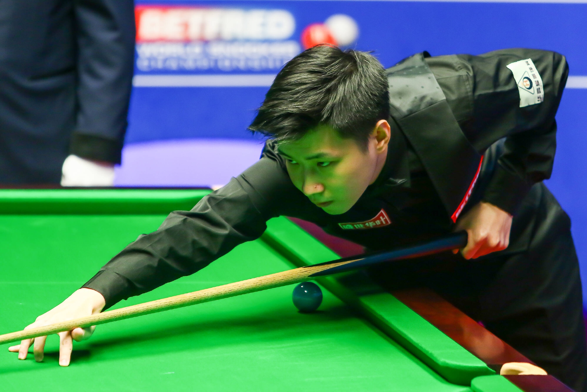 现出的冷静 现出的冷静