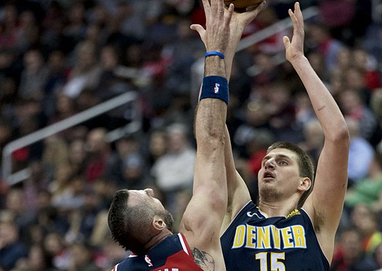 为卫冕而付 为卫冕而付